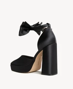 Monique Heel|Isabella Anselmi Hot