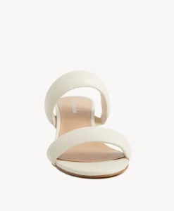 Ora Sandal|Isabella Anselmi Hot