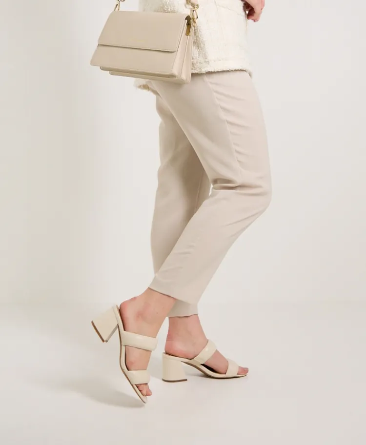 Ora Sandal|Isabella Anselmi Hot